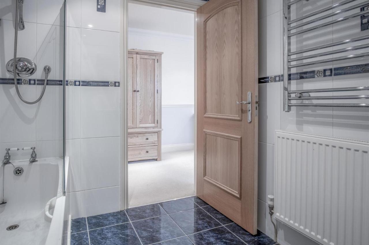 South Beach View - 2 Bedroom Apartment - Tenby Zewnętrze zdjęcie